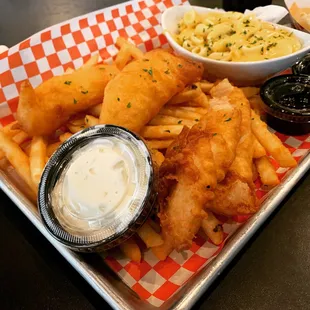 It's such a burden to carry 'round the vestiges of dead dreams  Fish n' chips w/ Mac from #papachinosgrillandgreens