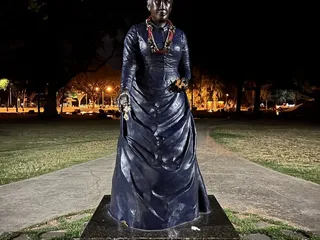 Queen Kapi'olani Statue