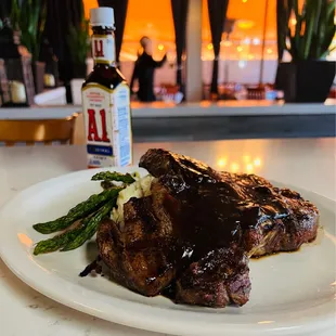 steak and asparagus