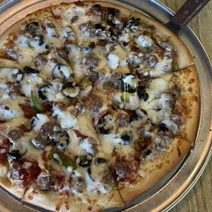 Medium supreme pizza