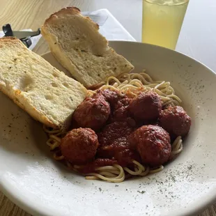 Spaghetti and beef meatballs