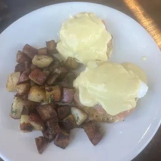 Eggs Benedict w Smoked Salmon