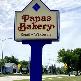 a sign for papa's bakery