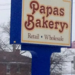 a sign for papas bakery