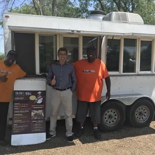 I flew into MSN from Chicago MDW to enjoy the best ribs north of St Louis.  Gilbert (Papa) is the real deal. Perfect smoke w/a tangy sauce!