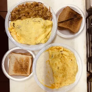 Omelette with Hashbrowns and grits