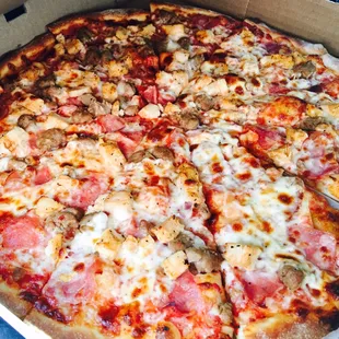 Sausage &amp; chicken pizza to go! :))