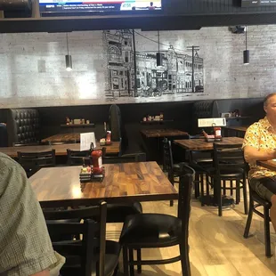 New updated tables and decor