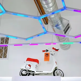 I want that scooter! Lol