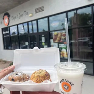 Coconut Lover smoothie, Banana Bread muffin, Blueberry muffin and Green Revive. Green Revive is really good!