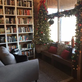 Who wouldn't want to sit here, relax and read