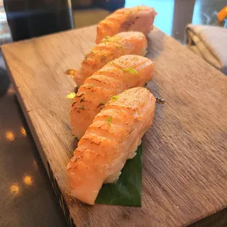 Salmon Aburi