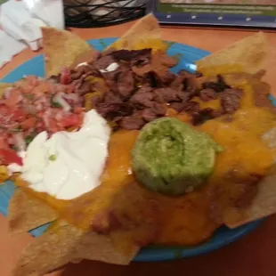 Nachos with beef fajitas