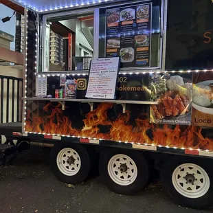 Papi&apos;s Smoke Meats and Grindz