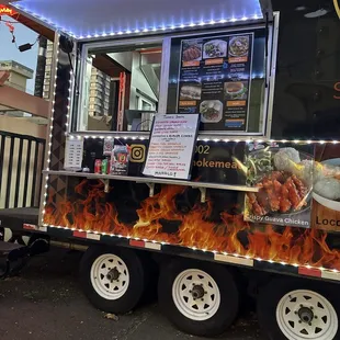 Papi&apos;s Smoke Meat and Grindz
