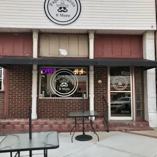 the outside of a restaurant