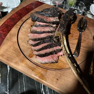 The Beef Case MS9 Australian Purebred Wagyu Tomahawk