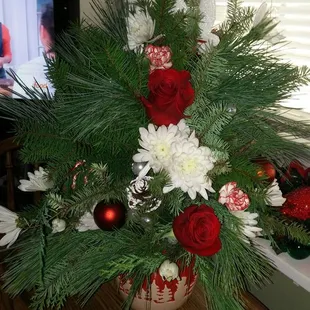 This is supposed to be the Merry Little Christmas Holiday Flower Tree....