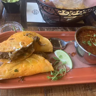 BIRRIA TACOS