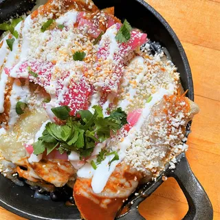 Mole con pollo enchiladas