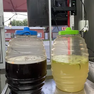 Agua fresca de pepino (cucumber) &amp; Sweet tea with lemon $4
