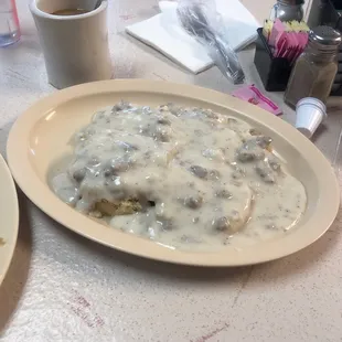 Biscuit and gravy