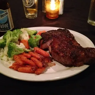 They brought me a soup instead of a salad, and fresh veggies instead of the loaded baked potato... But the steak was on point.