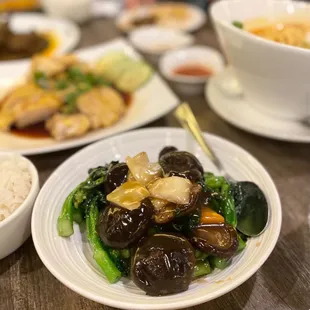 SM22. Chinese broccoli with mushroom ($10)