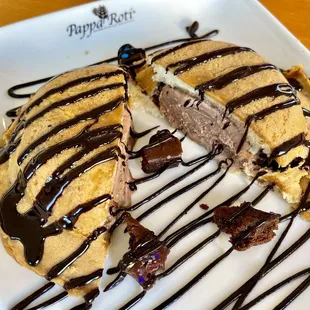 Double chocolate ice cream bun is amazing. Brownies are very yummy. Strongly recommended!!