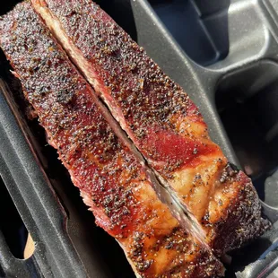 ows two ribs in a pan