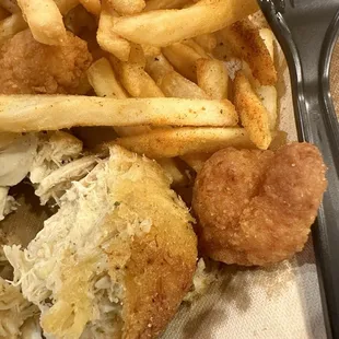 Crab cake, sweet battered shrimps ‍ and old fries