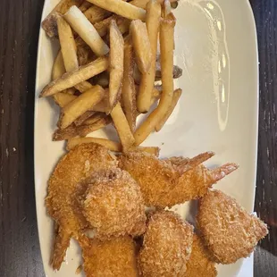 Fried shrimp with fries