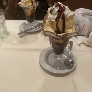 Chocolate or hot fudge Sundae