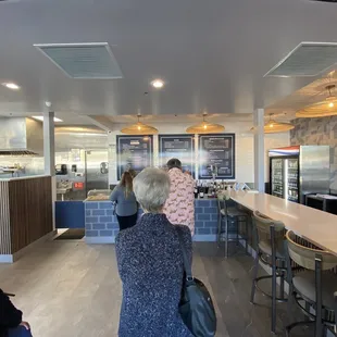 Line for ordering at the single register