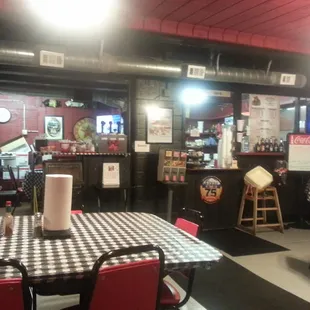 Pappys inside view.  Walknup to order, then they bring your food on a red plastic tray...da bestest!