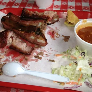 They just throw the meat, sides, etc onto a piece of paper on a cafeteria style tray... Not my style