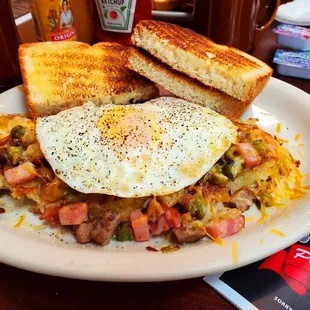 a plate of breakfast food