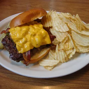 Half-pound Pappy's Burger with chips - yum!