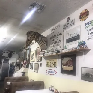 Lots to look at while enjoying a good meal at Pappy&apos;s