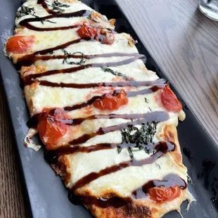 Caprese flatbread