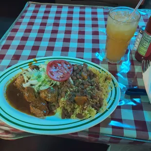 Food: Beans and rice, salad and stewed beef. Drink: Passionfruit juice.