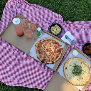 Big bad wolf, cheese queen, buffalo chicken, mac and cheese