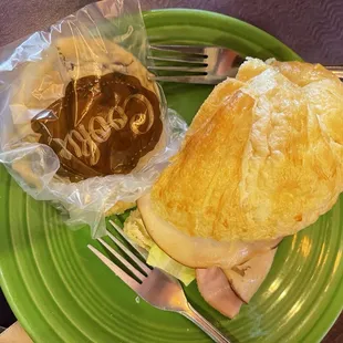 1/2 Cafe Salad and Cup of 1/2 Cafe Salad and 1/2 Sandwich