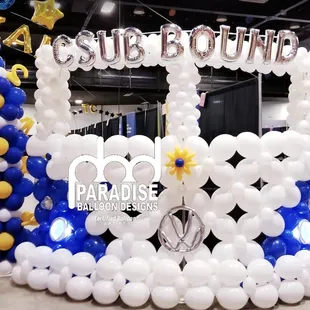 This VW Bus is perfect for fun Pics....the Headlights even light up