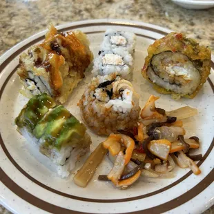 Good, fresh sushi with many varieties
