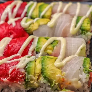 a plate of sushi with avocado sauce