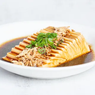 D6. Chilled Tofu in Soy Sauce Vinaigrette with Crispy Onion