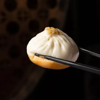 B2. Pan Fried Shanghai Kurobuta Pork Bun