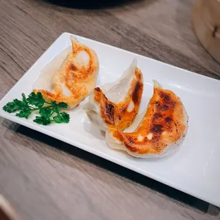 B3. Pan Fried Kurobuta Pork Dumpling