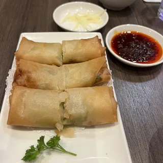 B4. Crispy Vegetable Spring Roll